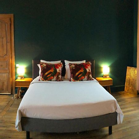 La Maison Aux Murs Anciens Et Ses Chambres 타르브 외부 사진