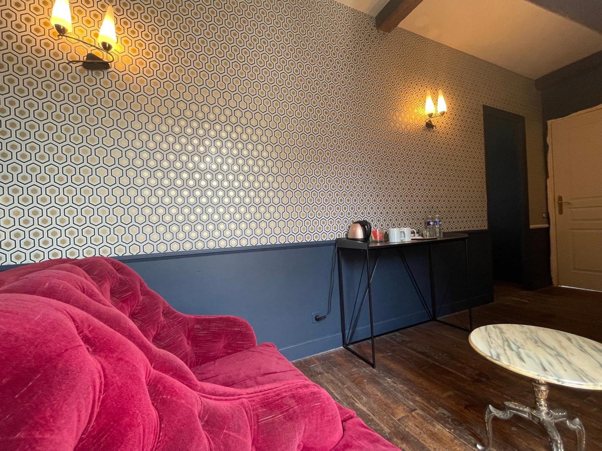 La Maison Aux Murs Anciens Et Ses Chambres 타르브 외부 사진