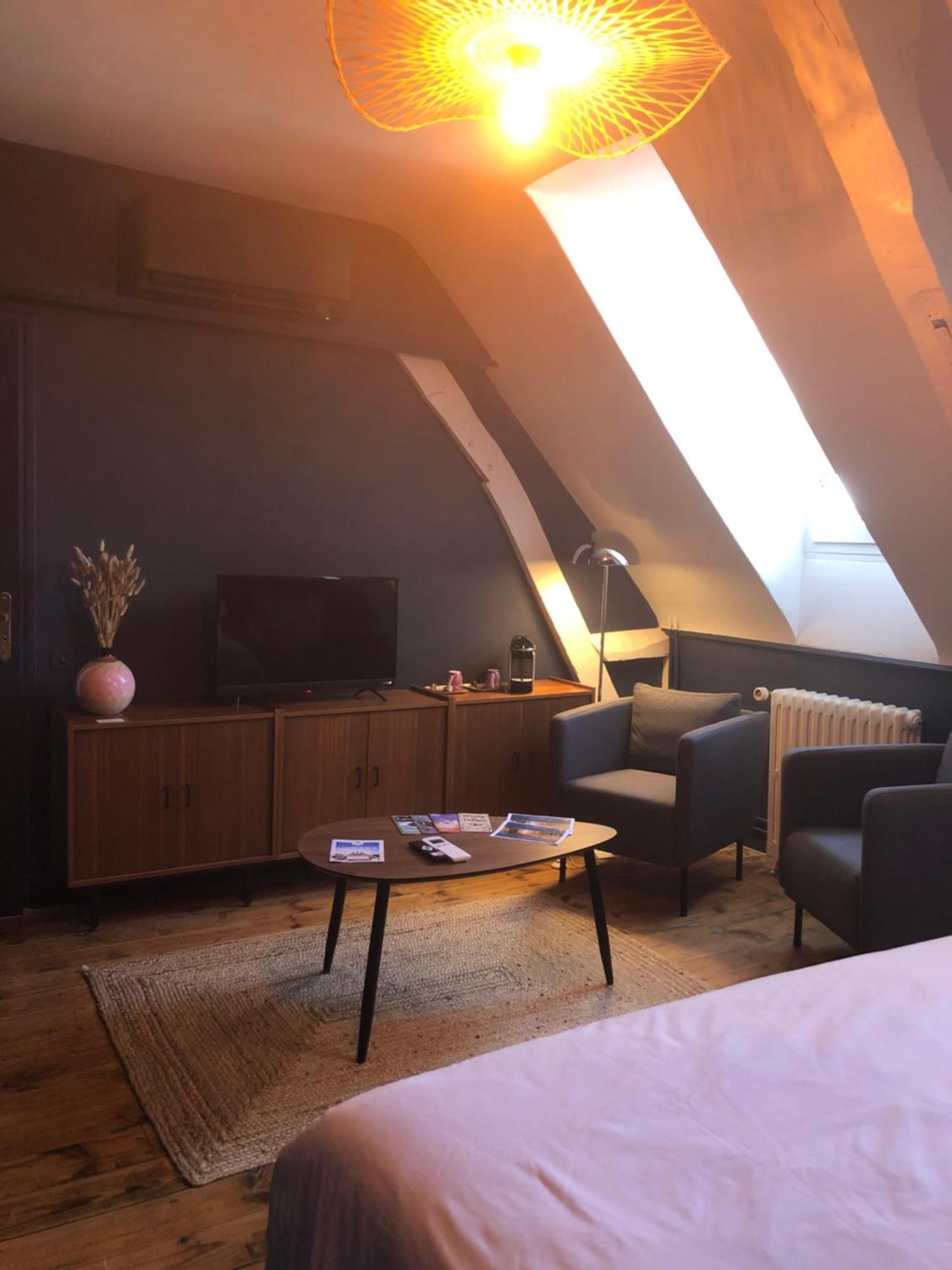 La Maison Aux Murs Anciens Et Ses Chambres 타르브 외부 사진